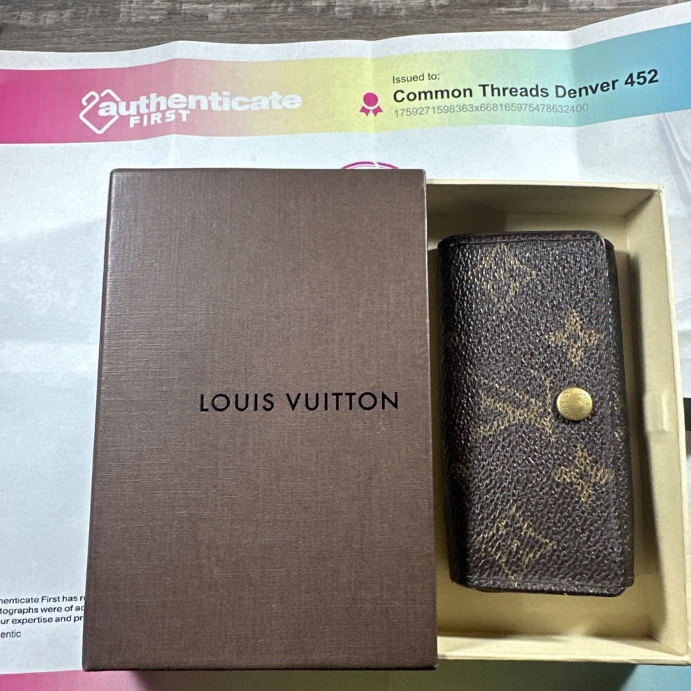 Authentic Louis Vuitton Vintage Monogram Canvas 4 Key Holder W/ COA & Box